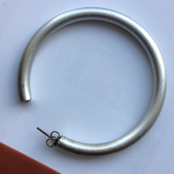 Pair of 90s matte silver hoops vintage VGUC very light vintage - Picture 9 of 16